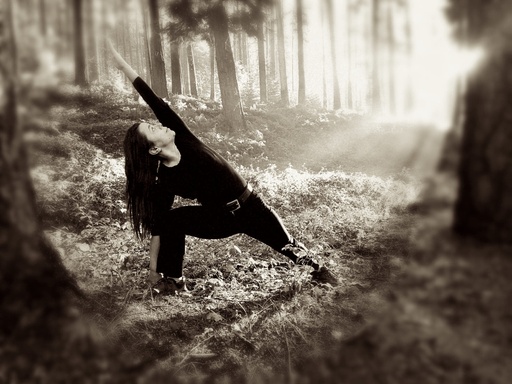 ABHYASA "Yoga im WALD"...( Yoga en forêt )